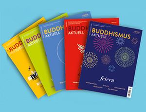Mehrere Ausgaben von Buddhismus aktuell fächerartig ausgebreitet
