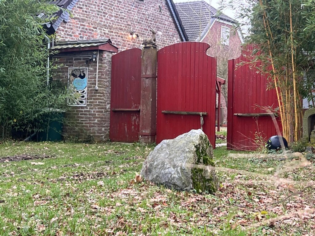 Verschiedene Ansichten vom Pauenhof, Gebäude und Gelände 