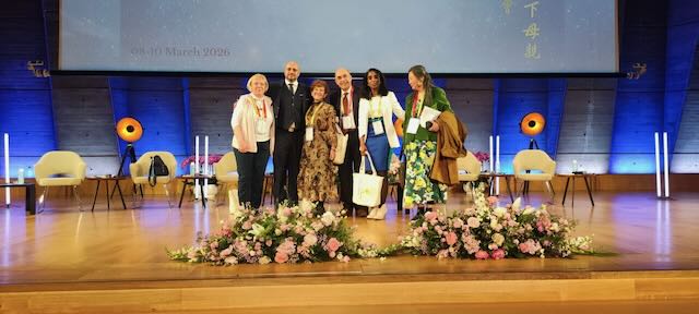 Gabriela Frey auf der Bühne internationalen Konferenz der UNESCO