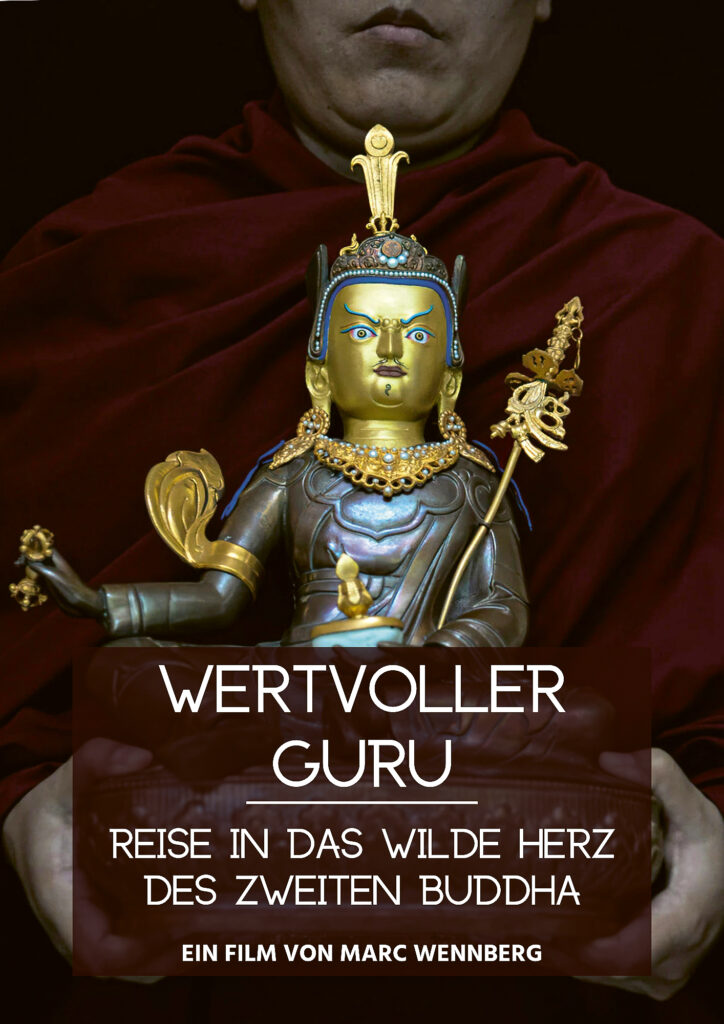 Filmplakat Wertvoller Guru, Foto von Buddhastatue